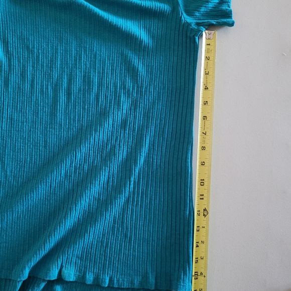 LuLaRoe High-Low Tee - Picture 10 of 10